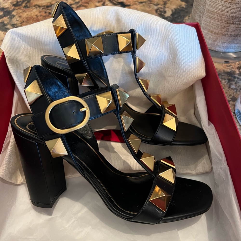 Valentino heeled Sandal in Nero (black)